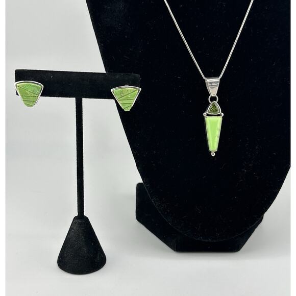 Navajo Signed Gaspeite/Peridot/Sterling Silver Necklace and Earrings Set - Picture 1 of 12